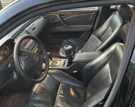 Черный Мерседес Е-Класс, объемом двигателя 4.3 л и пробегом 450 тыс. км за 5700 $, фото 5 на Automoto.ua