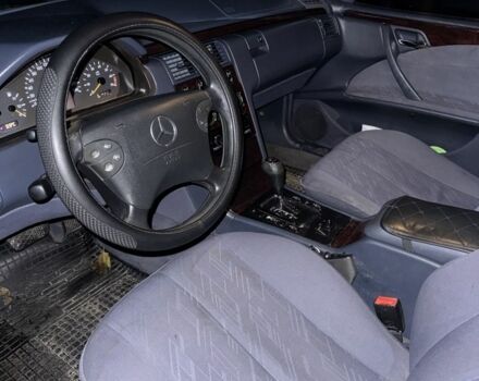 Чорний Мерседес Е-Клас, об'ємом двигуна 2 л та пробігом 360 тис. км за 3000 $, фото 7 на Automoto.ua