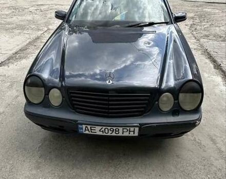 Черный Мерседес Е-Класс, объемом двигателя 2.8 л и пробегом 449 тыс. км за 3500 $, фото 3 на Automoto.ua