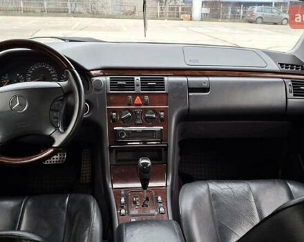 Чорний Мерседес Е-Клас, об'ємом двигуна 3.2 л та пробігом 322 тис. км за 3300 $, фото 9 на Automoto.ua
