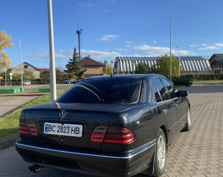 Чорний Мерседес Е-Клас, об'ємом двигуна 2 л та пробігом 100 тис. км за 3100 $, фото 24 на Automoto.ua