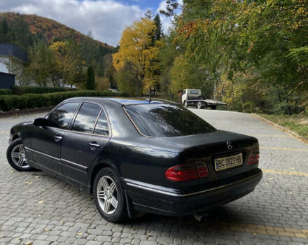 Чорний Мерседес Е-Клас, об'ємом двигуна 2 л та пробігом 100 тис. км за 3100 $, фото 4 на Automoto.ua