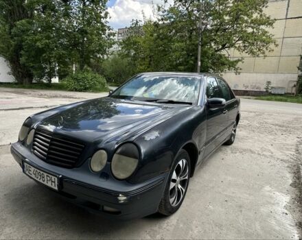 Черный Мерседес Е-Класс, объемом двигателя 2.8 л и пробегом 449 тыс. км за 3500 $, фото 1 на Automoto.ua