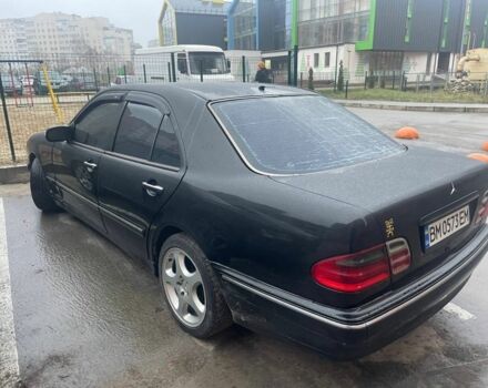 Черный Мерседес Е-Класс, объемом двигателя 3.2 л и пробегом 350 тыс. км за 3500 $, фото 2 на Automoto.ua