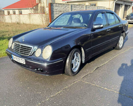 Черный Мерседес Е-Класс, объемом двигателя 3.2 л и пробегом 396 тыс. км за 3950 $, фото 2 на Automoto.ua