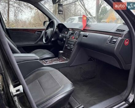 Черный Мерседес Е-Класс, объемом двигателя 2 л и пробегом 489 тыс. км за 3300 $, фото 13 на Automoto.ua