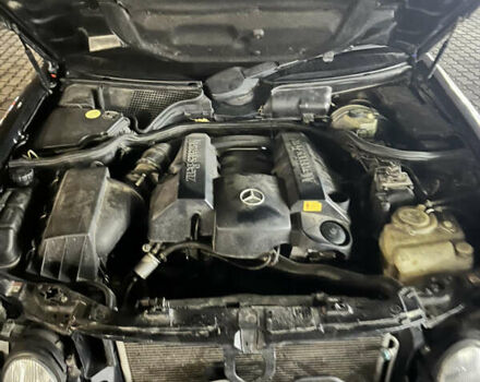 Чорний Мерседес Е-Клас, об'ємом двигуна 2.8 л та пробігом 372 тис. км за 3800 $, фото 5 на Automoto.ua