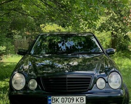 Черный Мерседес Е-Класс, объемом двигателя 2.8 л и пробегом 320 тыс. км за 4500 $, фото 9 на Automoto.ua