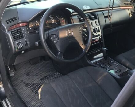 Черный Мерседес Е-Класс, объемом двигателя 0 л и пробегом 360 тыс. км за 4000 $, фото 4 на Automoto.ua