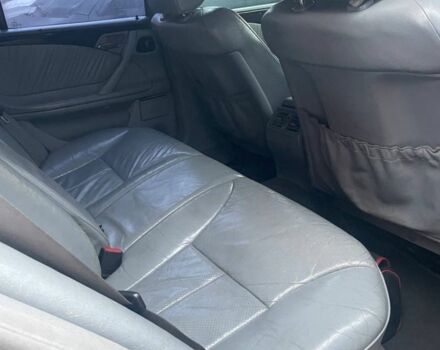 Черный Мерседес Е-Класс, объемом двигателя 3.2 л и пробегом 350 тыс. км за 3500 $, фото 3 на Automoto.ua