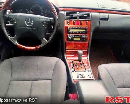 Чорний Мерседес Е-Клас, об'ємом двигуна 3.2 л та пробігом 268 тис. км за 5400 $, фото 7 на Automoto.ua