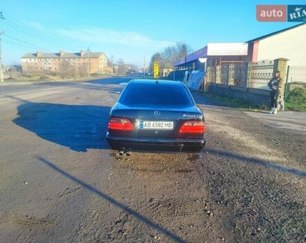 Чорний Мерседес Е-Клас, об'ємом двигуна 3.2 л та пробігом 337 тис. км за 4200 $, фото 5 на Automoto.ua