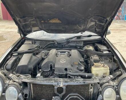 Черный Мерседес Е-Класс, объемом двигателя 3.2 л и пробегом 320 тыс. км за 3500 $, фото 11 на Automoto.ua