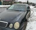 Черный Мерседес Е-Класс, объемом двигателя 2.2 л и пробегом 500 тыс. км за 4000 $, фото 6 на Automoto.ua