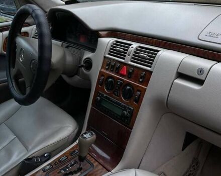 Черный Мерседес Е-Класс, объемом двигателя 2.8 л и пробегом 547 тыс. км за 2950 $, фото 17 на Automoto.ua