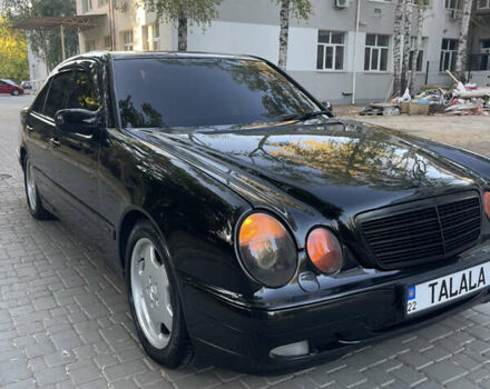 Чорний Мерседес Е-Клас, об'ємом двигуна 2 л та пробігом 450 тис. км за 5500 $, фото 4 на Automoto.ua