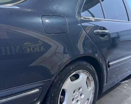 Черный Мерседес Е-Класс, объемом двигателя 2.8 л и пробегом 547 тыс. км за 2950 $, фото 18 на Automoto.ua