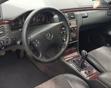 Черный Мерседес Е-Класс, объемом двигателя 2 л и пробегом 221 тыс. км за 3600 $, фото 5 на Automoto.ua