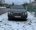 Черный Мерседес Е-Класс, объемом двигателя 2.2 л и пробегом 500 тыс. км за 4000 $, фото 8 на Automoto.ua