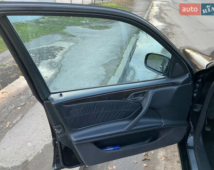 Чорний Мерседес Е-Клас, об'ємом двигуна 3.22 л та пробігом 399 тис. км за 6500 $, фото 7 на Automoto.ua