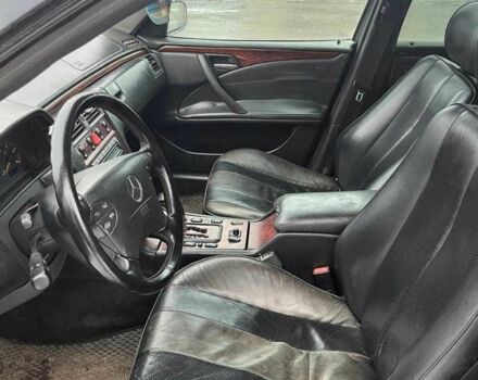 Черный Мерседес Е-Класс, объемом двигателя 2.2 л и пробегом 500 тыс. км за 4000 $, фото 4 на Automoto.ua