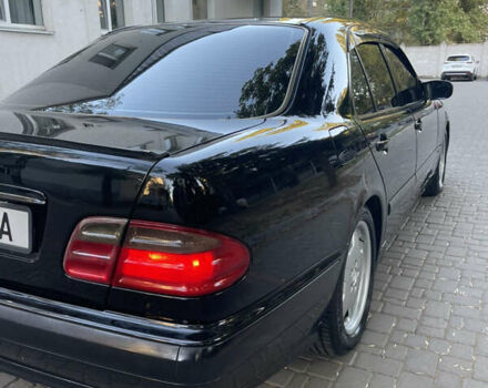 Чорний Мерседес Е-Клас, об'ємом двигуна 2 л та пробігом 450 тис. км за 5500 $, фото 3 на Automoto.ua