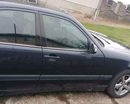 Черный Мерседес Е-Класс, объемом двигателя 2 л и пробегом 221 тыс. км за 3600 $, фото 1 на Automoto.ua