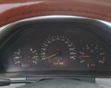 Черный Мерседес Е-Класс, объемом двигателя 2.1 л и пробегом 325 тыс. км за 4200 $, фото 3 на Automoto.ua