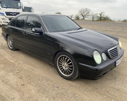 Черный Мерседес Е-Класс, объемом двигателя 2 л и пробегом 450 тыс. км за 3800 $, фото 6 на Automoto.ua