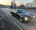 Черный Мерседес Е-Класс, объемом двигателя 2 л и пробегом 400 тыс. км за 4900 $, фото 4 на Automoto.ua