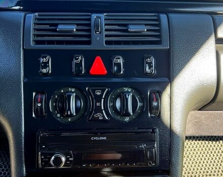 Черный Мерседес Е-Класс, объемом двигателя 2 л и пробегом 550 тыс. км за 4900 $, фото 2 на Automoto.ua