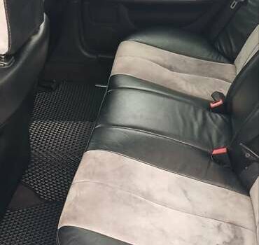 Черный Мерседес Е-Класс, объемом двигателя 2 л и пробегом 221 тыс. км за 3600 $, фото 3 на Automoto.ua