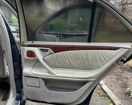 Черный Мерседес Е-Класс, объемом двигателя 2.8 л и пробегом 547 тыс. км за 2950 $, фото 15 на Automoto.ua