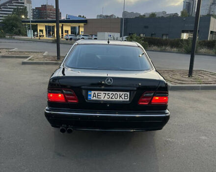 Черный Мерседес Е-Класс, объемом двигателя 4.3 л и пробегом 450 тыс. км за 5700 $, фото 3 на Automoto.ua