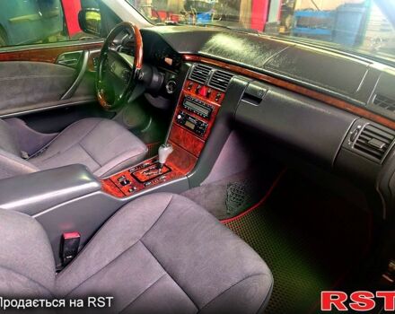 Чорний Мерседес Е-Клас, об'ємом двигуна 3.2 л та пробігом 268 тис. км за 5400 $, фото 11 на Automoto.ua