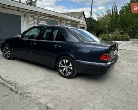 Черный Мерседес Е-Класс, объемом двигателя 2.8 л и пробегом 449 тыс. км за 3500 $, фото 1 на Automoto.ua