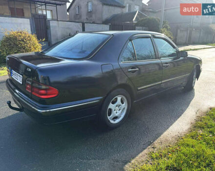 Черный Мерседес Е-Класс, объемом двигателя 3.2 л и пробегом 396 тыс. км за 3950 $, фото 6 на Automoto.ua