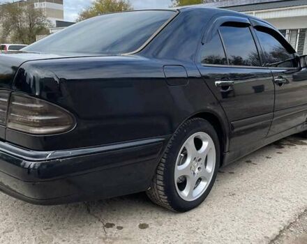 Черный Мерседес Е-Класс, объемом двигателя 3.2 л и пробегом 320 тыс. км за 3500 $, фото 4 на Automoto.ua
