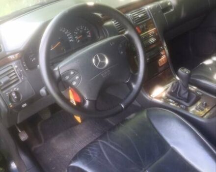 Черный Мерседес Е-Класс, объемом двигателя 2.8 л и пробегом 320 тыс. км за 4500 $, фото 2 на Automoto.ua