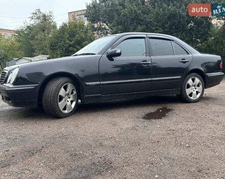 Черный Мерседес Е-Класс, объемом двигателя 2 л и пробегом 400 тыс. км за 3250 $, фото 7 на Automoto.ua