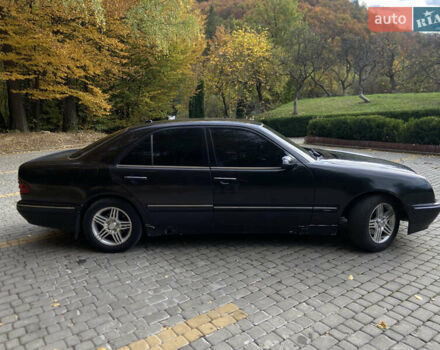 Чорний Мерседес Е-Клас, об'ємом двигуна 2 л та пробігом 100 тис. км за 3100 $, фото 6 на Automoto.ua