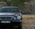 Черный Мерседес Е-Класс, объемом двигателя 2.1 л и пробегом 380 тыс. км за 3200 $, фото 4 на Automoto.ua