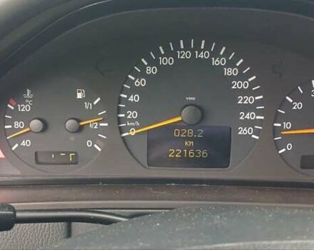 Черный Мерседес Е-Класс, объемом двигателя 2 л и пробегом 221 тыс. км за 3600 $, фото 10 на Automoto.ua