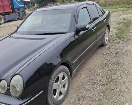 Черный Мерседес Е-Класс, объемом двигателя 2.1 л и пробегом 325 тыс. км за 4200 $, фото 4 на Automoto.ua