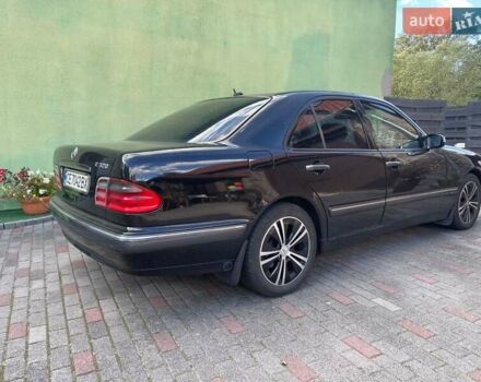 Черный Мерседес Е-Класс, объемом двигателя 3.2 л и пробегом 350 тыс. км за 4600 $, фото 3 на Automoto.ua