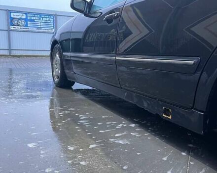 Черный Мерседес Е-Класс, объемом двигателя 2.8 л и пробегом 547 тыс. км за 2950 $, фото 4 на Automoto.ua