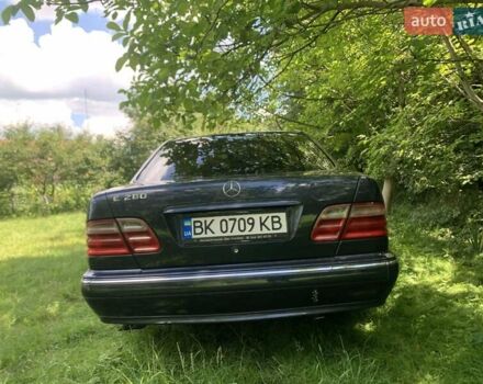 Черный Мерседес Е-Класс, объемом двигателя 2.8 л и пробегом 320 тыс. км за 4500 $, фото 3 на Automoto.ua