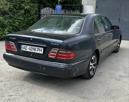 Черный Мерседес Е-Класс, объемом двигателя 2.8 л и пробегом 449 тыс. км за 3500 $, фото 2 на Automoto.ua