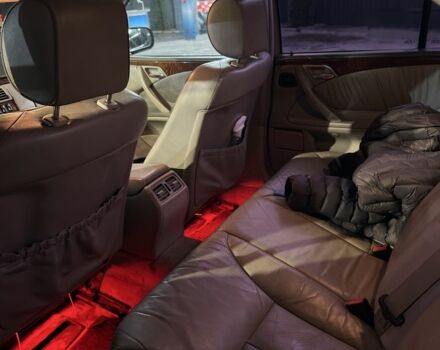 Черный Мерседес Е-Класс, объемом двигателя 3.2 л и пробегом 290 тыс. км за 1799 $, фото 5 на Automoto.ua