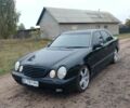 Черный Мерседес Е-Класс, объемом двигателя 2 л и пробегом 360 тыс. км за 2200 $, фото 1 на Automoto.ua